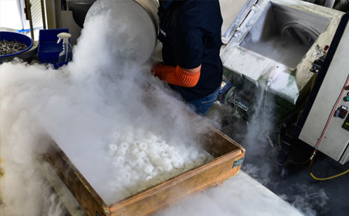 Ebavurage de pièces industrielles par cryogénie