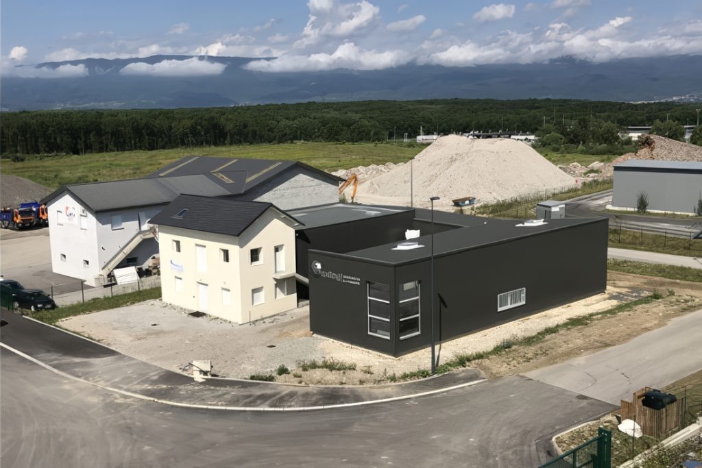 Environnement Pour faire face à notre croissance, une augmentation de notre surface de production de 200 m² a été réalisée mi 2017 pour...